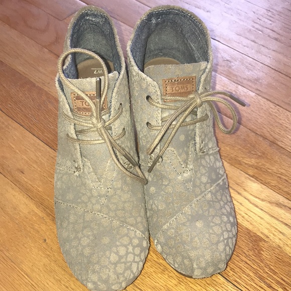 Toms Taupe Moroccan Desert Wedge - Picture 3 of 10
